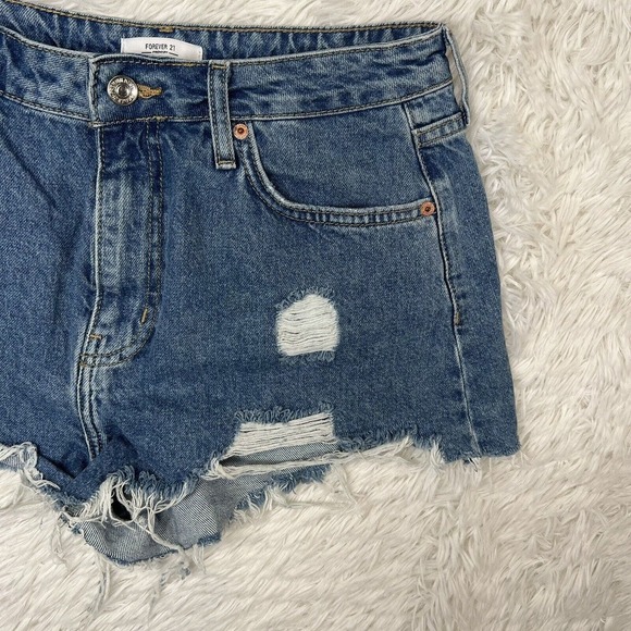 Forever 21 Women’s Short Shorts Denim/Blue Size 28 Ripped/Distressed - Picture 4 of 9